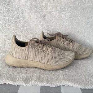 Allbirds Khaki sneaker, excellent condition, size 7